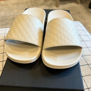 New ivory white Gucci slides. Size 35
